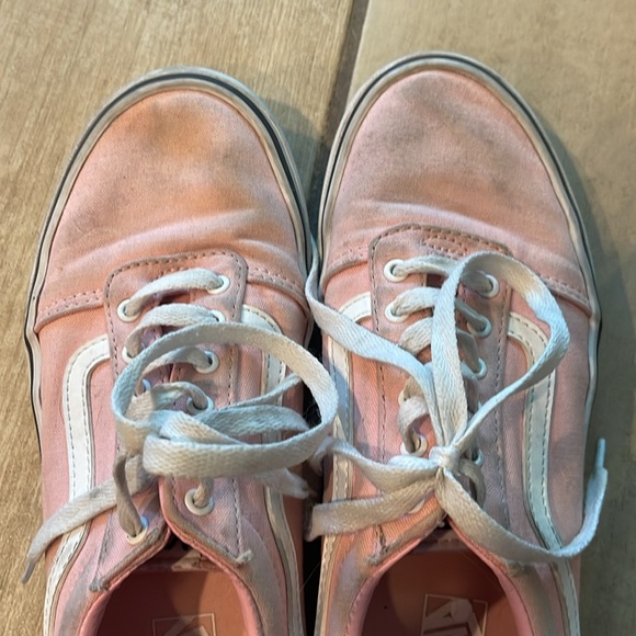 Vans - Picture 5 of 9